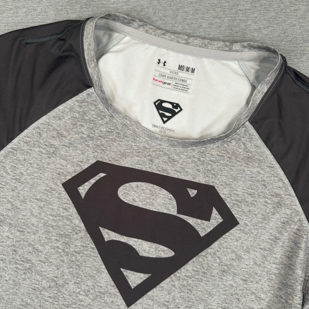 Under Armour Superman Shirt Womens Medium Gray Black HeatGear Fitted Graphic
